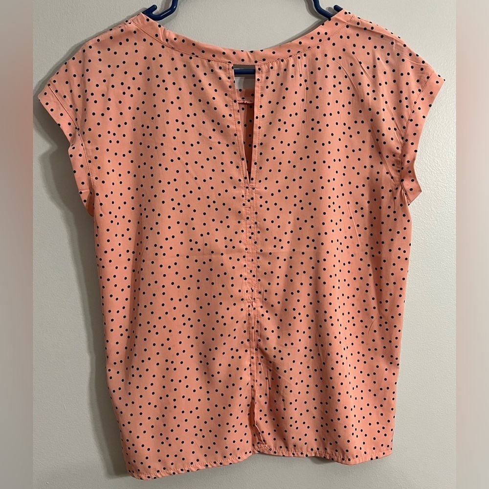Abercrombie & Fitch women’s small pink/black polka dot slit back dress tshirt - Picture 2 of 9